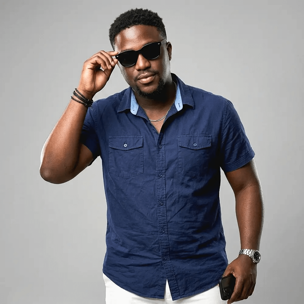 Trendy H&M Men's Cotton Shirt 3 H&M Men's Cotton Shirt front view on Preloved Make I Shop website.